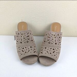 American Eagle Outfitters Women's Size 9.5 Faux Suede Cutout Toe Block Heels NWT